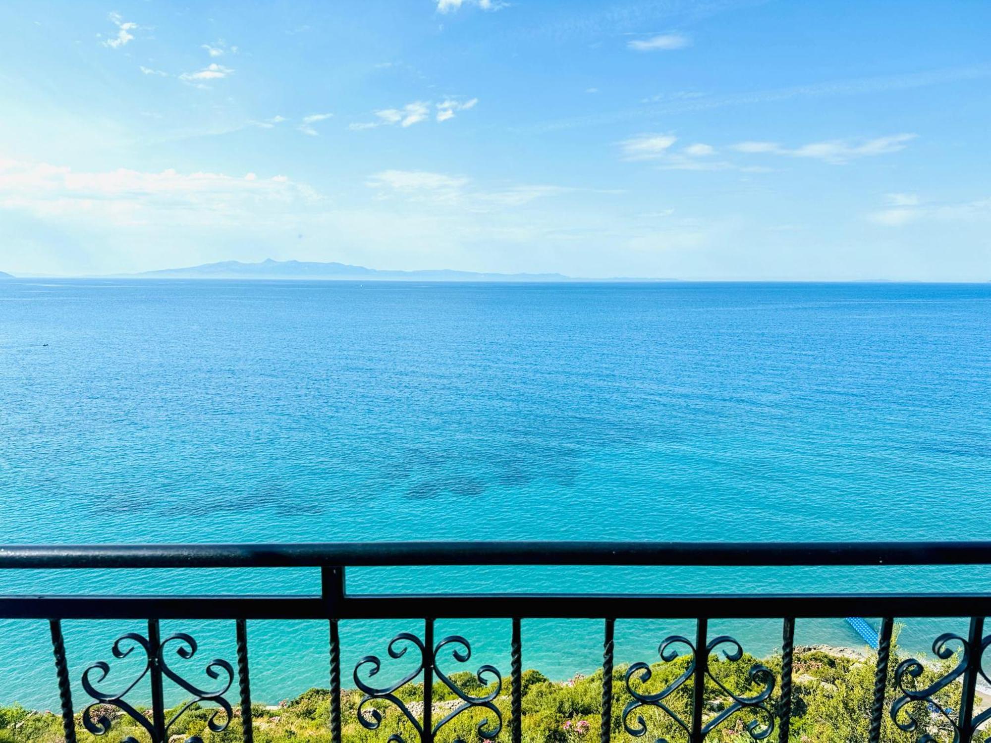 Hotel Odhisea Qeparo Ngoại thất bức ảnh